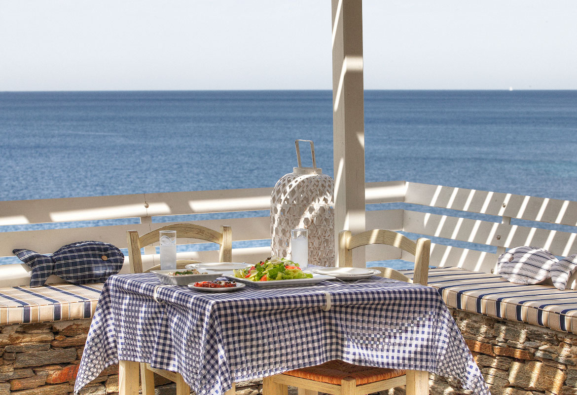 Restaurant à Sifnos avec vue sur la mer